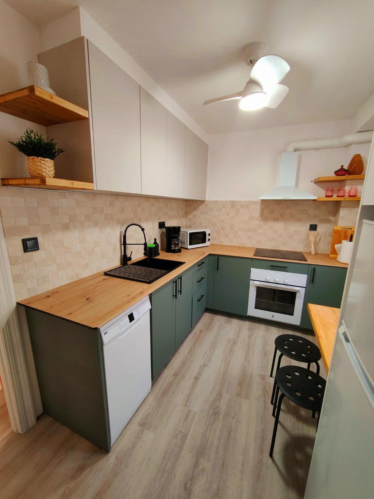 Almeria Sol Y Sur Apartmento - Netflix Y Parking Gratuito Luaran gambar